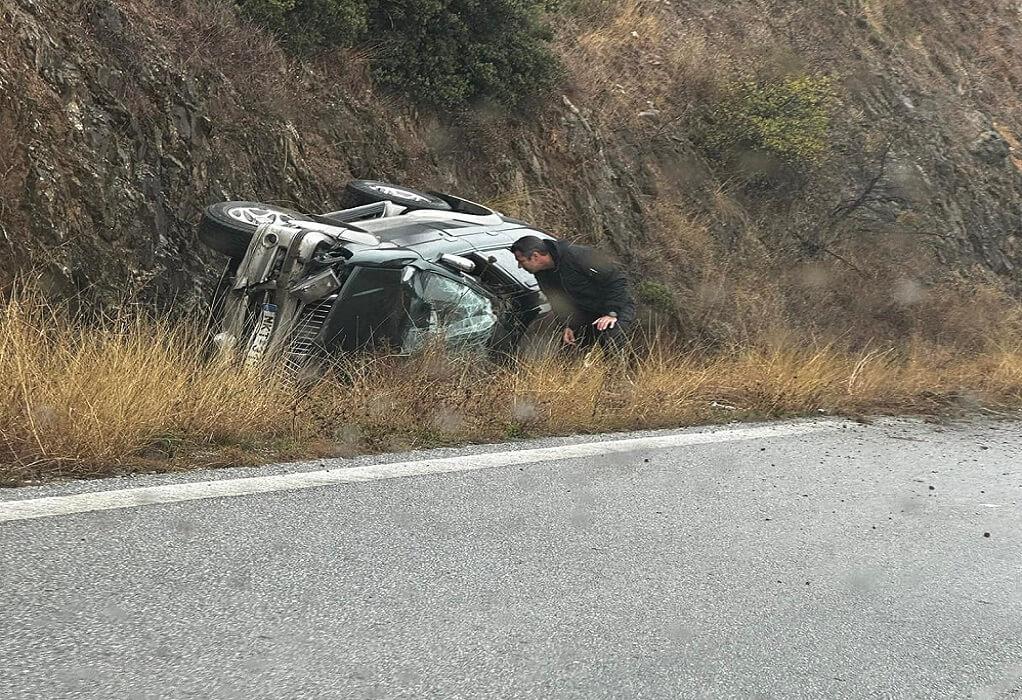 Ανατροπή αυτοκινήτου στη Θεσσαλονίκη με έναν τραυματία