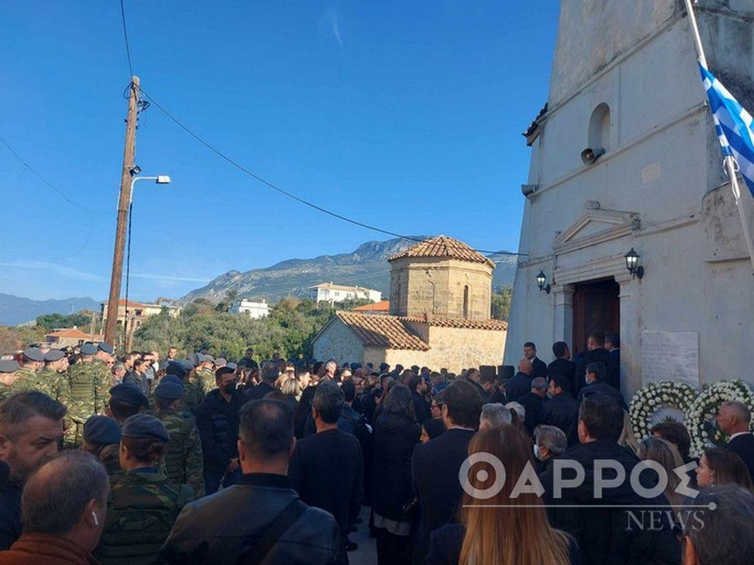 Καλαμάτα: Σε κλίμα οδύνης η κηδεία του επισμηναγού Επαμεινώνδα Κωστέα – «Για την πατρίδα τα έδινε όλα»