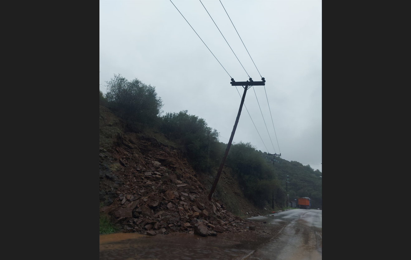 Η κακοκαιρία «σάρωσε» τη Χαλκιδική: Κατολισθήσεις, πλημμυρισμένα σπίτια και πτώσεις δέντρων στην Τορώνη