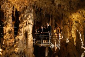 Χαλκιδική: Εγκαινιάστηκε το Σπήλαιο των Πετραλώνων