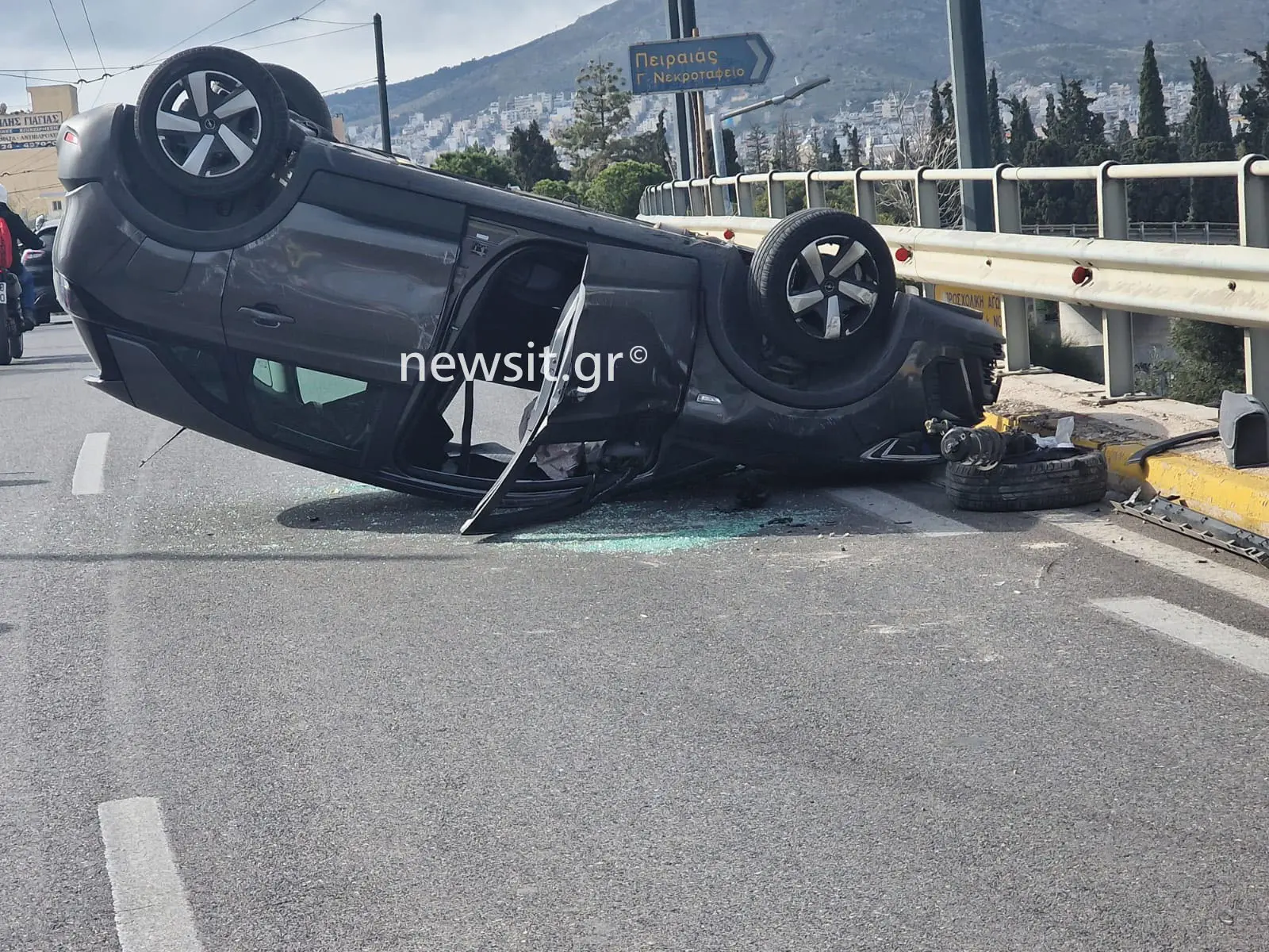 Τροχαίο με έναν τραυματία Πέτρου Ράλλη και Θηβών