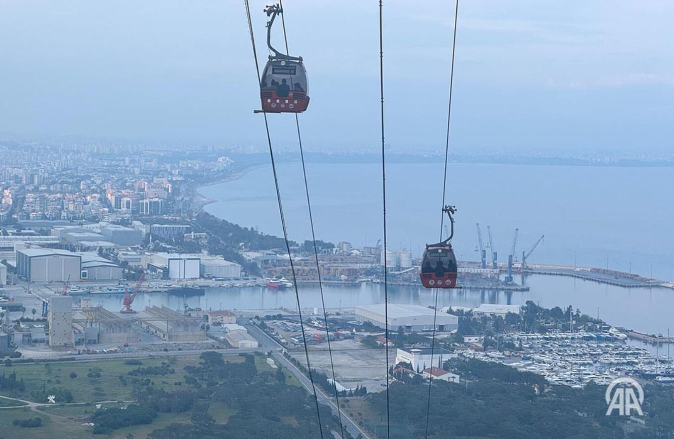 Τουρκία: Ένας νεκρός και 184 εγκλωβισμένοι στον αέρα μετά από κατάρρευση τελεφερίκ