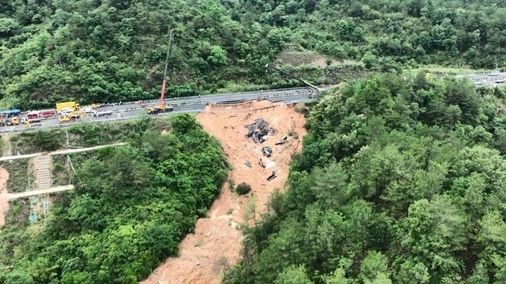 Τουλάχιστον 24 νεκροί από κατάρρευση τμήματος αυτοκινητοδρόμου στην Κίνα