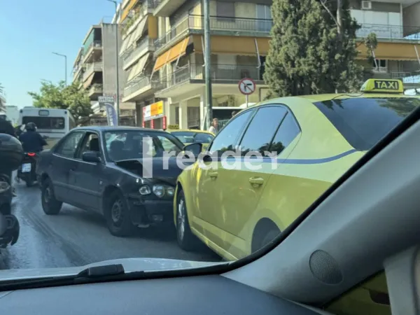 Μετωπική σύγκρουση στη Λιοσίων | Κυκλοφοριακό κομφούζιο στους δρόμους