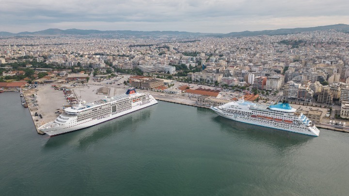 «Celebrity Infinity» και «Norwegian Getaway» έριξαν άγκυρα στα νερά του Θερμαϊκού