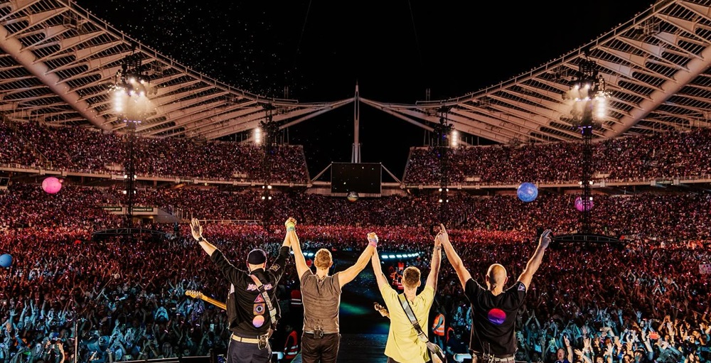 Coldplay: Σχεδόν 2.000 άνθρωποι πήγαν στο Ηρώδειο για το βίντεο κλιπ του συγκροτήματος