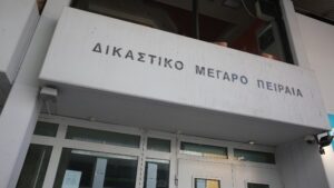 Διώξεις σε βαθμό κακουργήματος στους 13 επιβαίνοντες της θαλαμηγού που φαίρονται ως υπαίτιοι για την πυρκαγιά στην Ύδρα