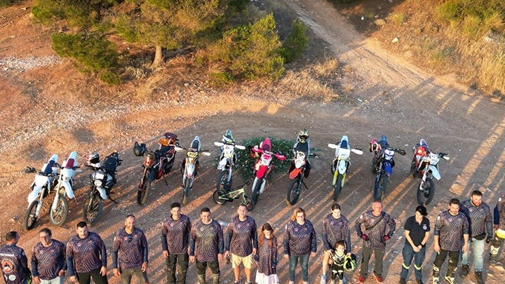 Ομάδα Πυροπροστασίας με enduro μηχανές στον δήμο Πεντέλης