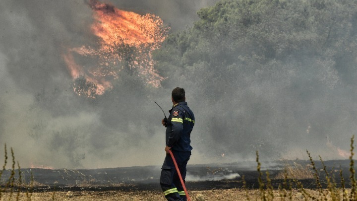 Πυρκαγιά σε χαμηλή βλάστηση στην Κερατέα