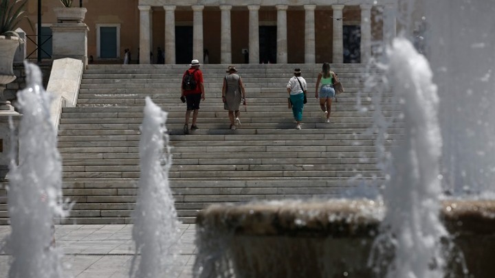 Σε κλοιό καύσωνα η χώρα – Μέτρα προστασίας των πολιτών