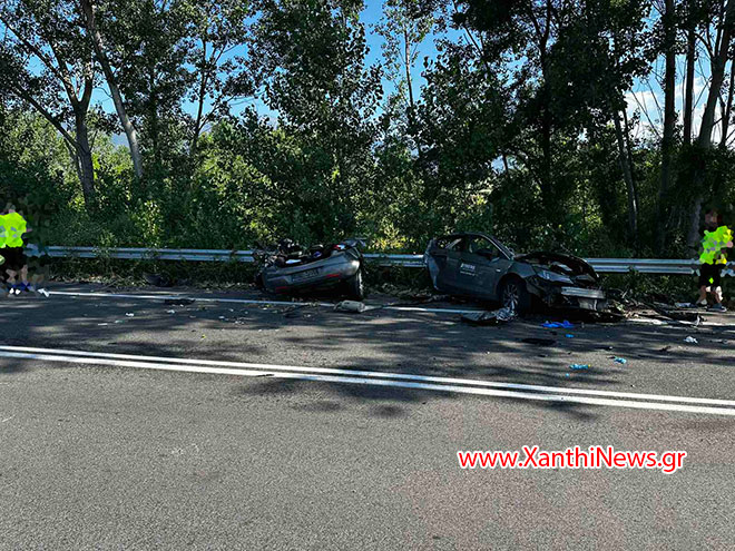 Φρικτό τροχαίο δυστύχημα με 4 νεκρούς μετά από σύγκρουση ΙΧ με λεωφορείο | Κόπηκε στην μέση το ΙΧ