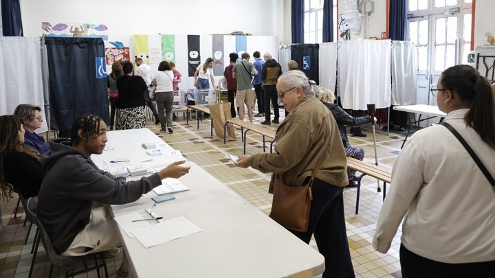 Εκλογές στη Γαλλία – Κανένα κόμμα δεν φαίνεται να κερδίζει την απόλυτη πλειοψηφία των εδρών