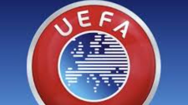 UEFA: Σε όλες τις διοργανώσεις ο νέος κανόνας  επικοινωνίας μεταξύ διαιτητών και παικτών