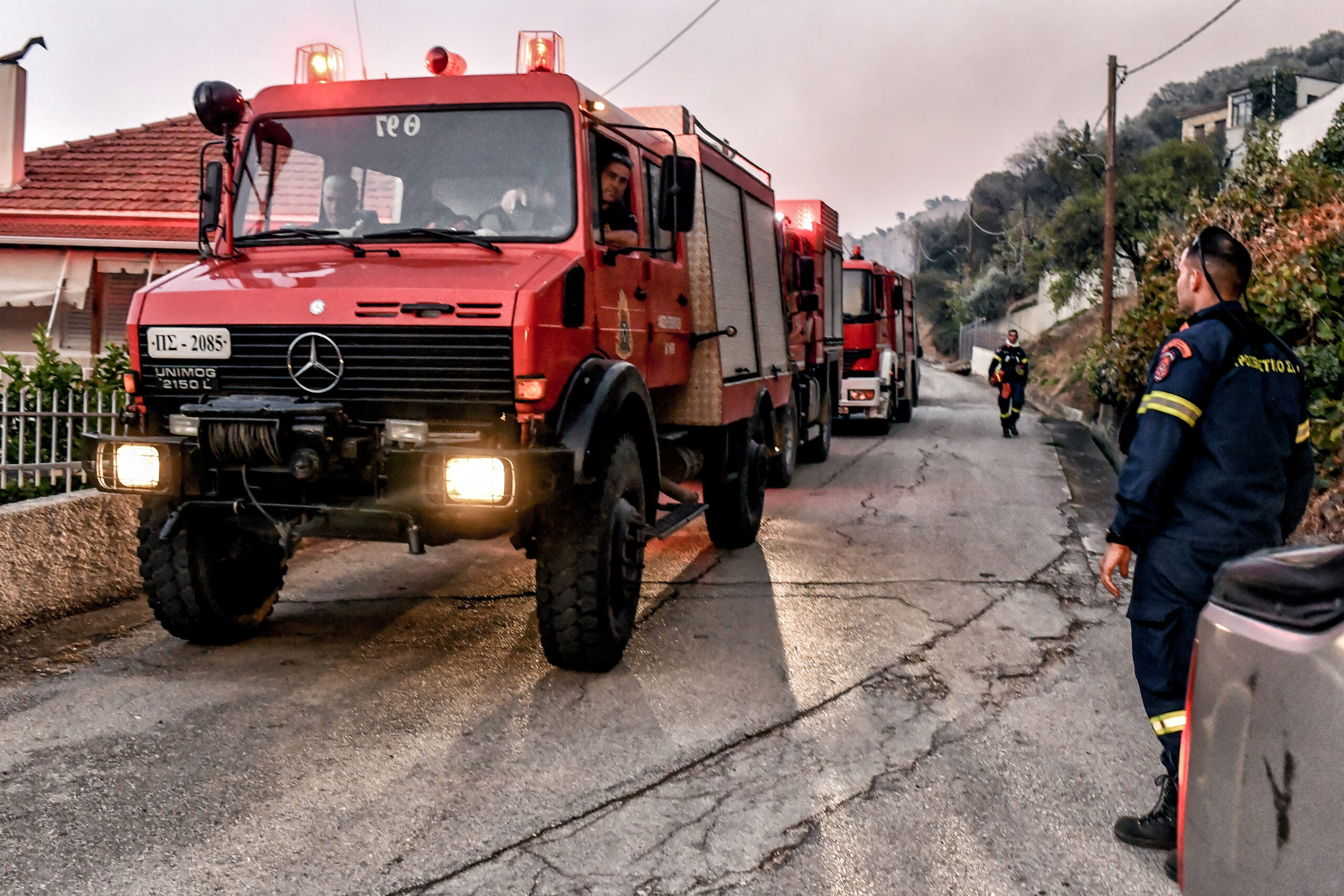 Εκκενώνεται και άλλος οικισμός στην Κορινθία – Έφτασαν στα σπίτια οι φλόγες