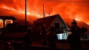 Δύο νεκροί από τη φωτιά στο Ξυλόκαστρο Κορινθίας - Ολονύχτια μάχη με τις φλόγες από τις πυροσβεστικές δυνάμεις