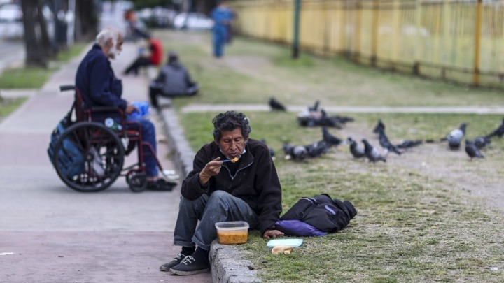 Αλματώδης αύξηση φτώχειας στο 52,9% στην Αργεντινή υπό τον Χαβιέρ Μιλέι