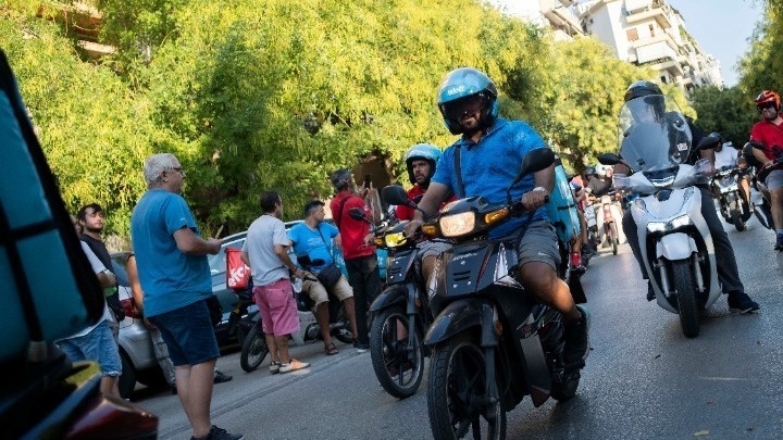 Διαμαρτυρία διανομέων στη Θεσσαλονίκη για τα οικονομικά τους αιτήματα