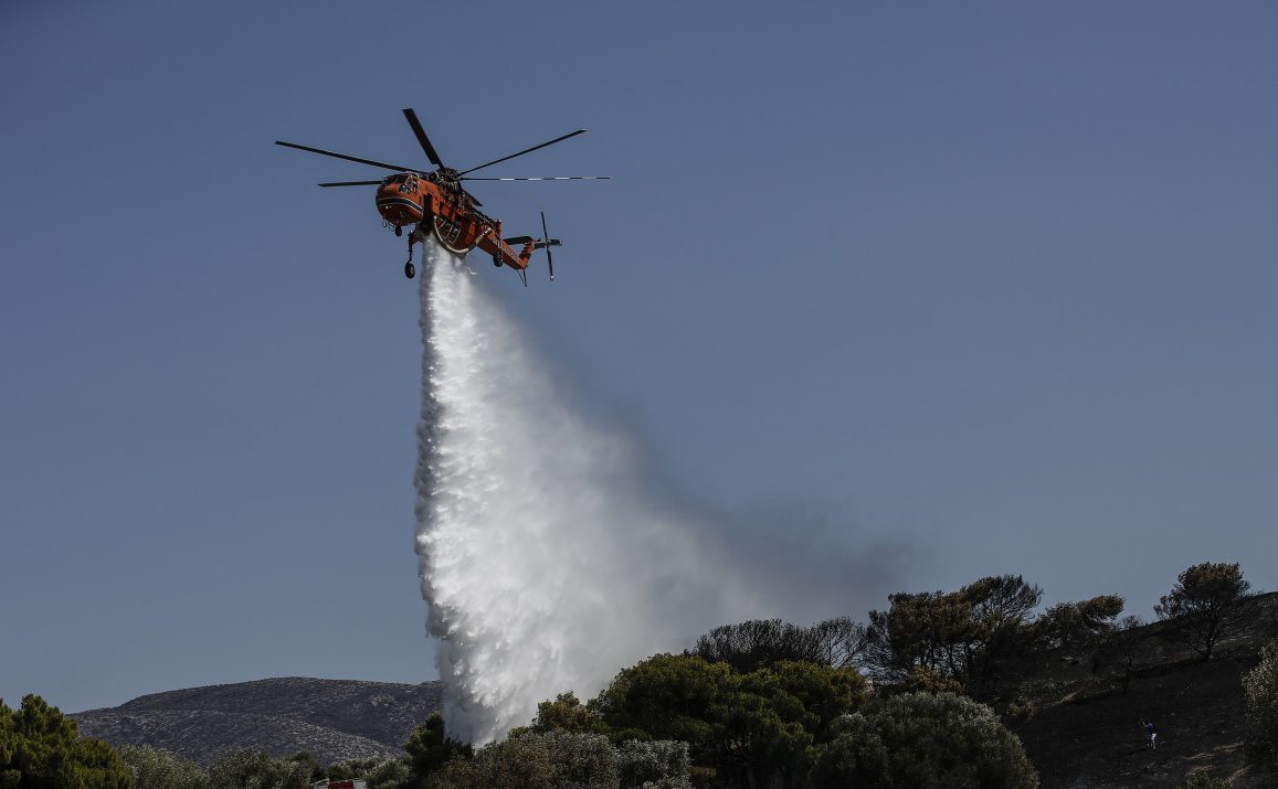 Εν εξελίξει φωτιά στη Νάξο: Επιχειρησιακή κινητοποίηση επίγειων και εναέριων δυνάμεων