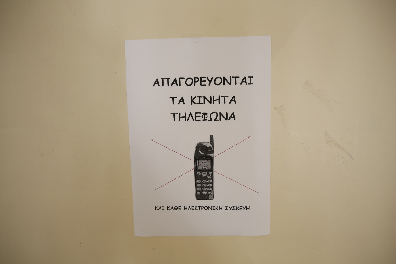 Αποβολές σε μαθητές λόγω κινητών τηλεφώνων: Η Αττική διατηρεί την πρωτοκαθεδρία