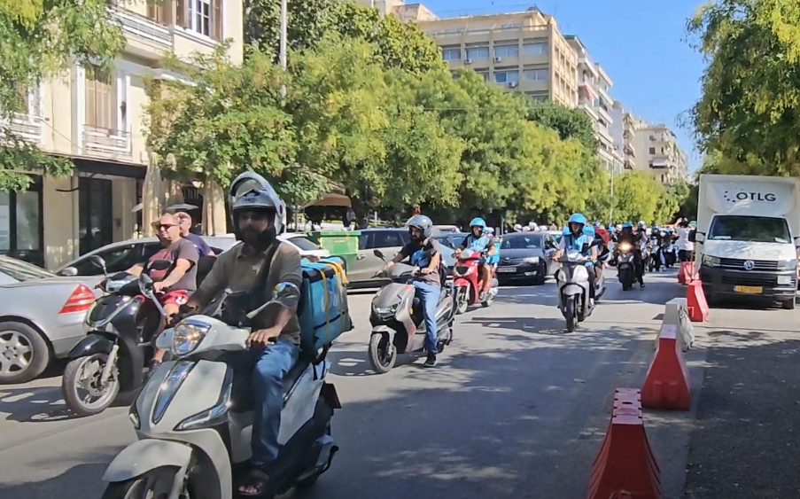 Μοτοπορεία διανομέων στη Θεσσαλονίκη: Ικανοποίηση ήρθε η ώρα για αλλαγή