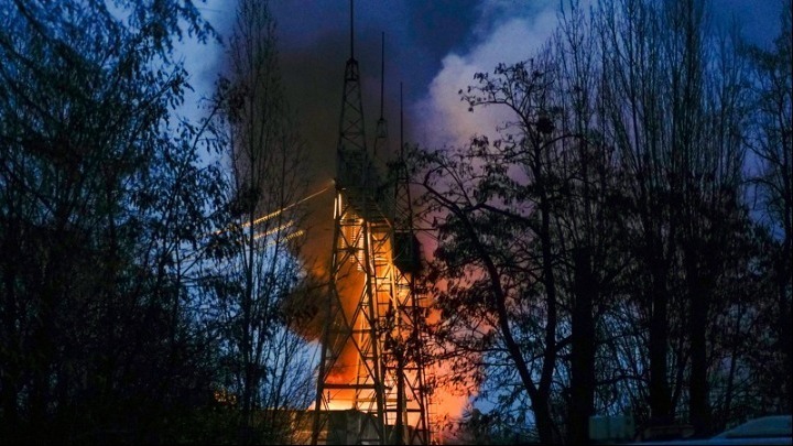 Εκκένωση χωριού στην Αντιγκέγια λόγω πυρκαγιάς που προκλήθηκε από επίθεση μη επανδρωμένου αεροσκάφους