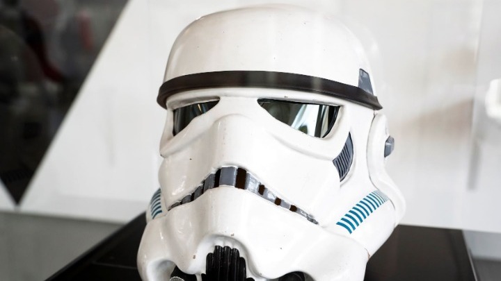 Κράνος Stormtrooper από την ταινία «Star Wars» αναμένεται να πιάσει 500.000 λίρες στη δημοπρασία