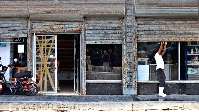 Κυκλώνας Όσκαρ πλησιάζει την Κούβα, επιδεινώνοντας την κρίση