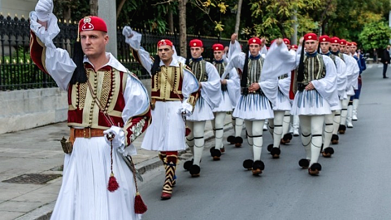 Εγκαίνια έκθεσης «Στολές Ευζώνων από το 1821 έως σήμερα» στη Λάρισα