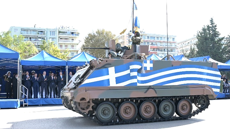 Μεγαλειώδης στρατιωτική παρέλαση για τον εορτασμό του Αγίου Δημητρίου