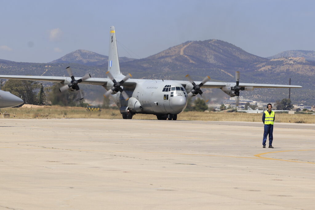 Αναχώρηση C-130 της Πολεμικής Αεροπορίας για την επιστροφή Ελλήνων και Κυπρίων από τη Βηρυτό