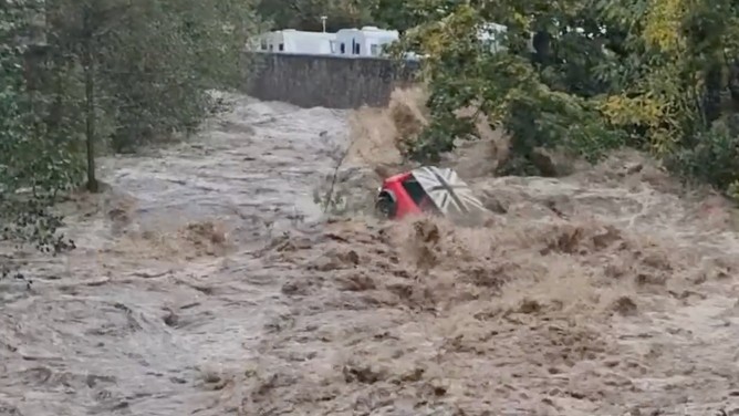 Σφοδρές βροχές προκαλούν σοβαρές πλημμύρες στη Γαλλία