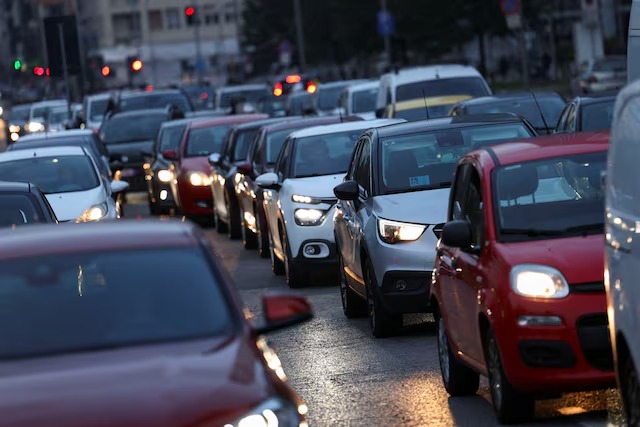 Σημαντική επιδότηση της ΕΕ για ρυπογόνα αυτοκίνητα και η ανάγκη στήριξης της ηλεκτροκίνησης