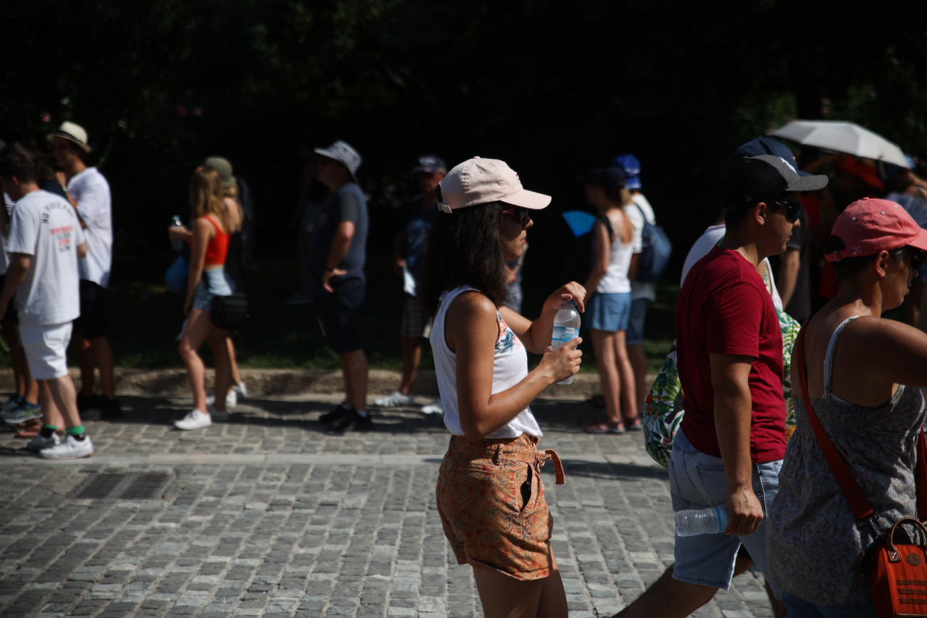 Μείωση των τουριστικών εισπράξεων και τον Αύγουστο: Ποια είναι τα αίτια;