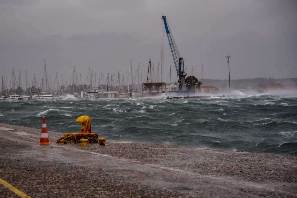 Έρχονται θυελλώδεις άνεμοι: Ποιες περιοχές θα πληγούν