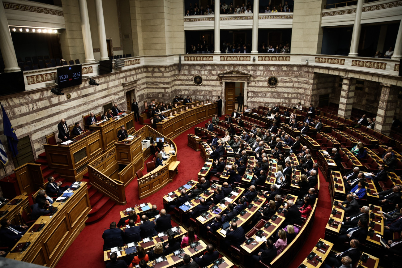 Ζωντανά: Ενημέρωση στη Βουλή για τις φωτιές και τις κυβερνητικές πρωτοβουλίες