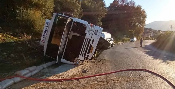 Σοβαρό τροχαίο στην Ηγουμενίτσα: Διαρροή καυσίμων και κλειστά ρεύματα στην Εθνική Οδό