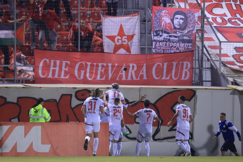 Πανσερραϊκός – ΑΕΚ 1-0: Τραγική η Ένωση, έχασε από τους δέκα παίκτες των Σερραίων