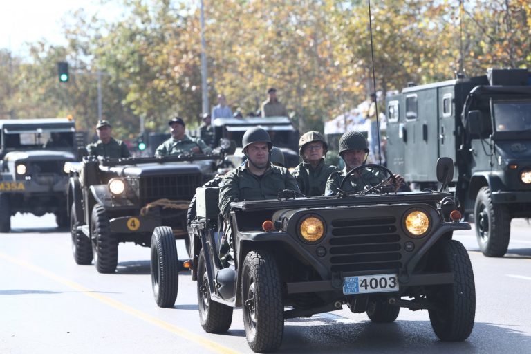 Θεσσαλονίκη: Ολοκληρώνονται οι τριήμεροι εορτασμοί με τη στρατιωτική παρέλαση στη Λεωφόρο Μεγάλου Αλεξάνδρου