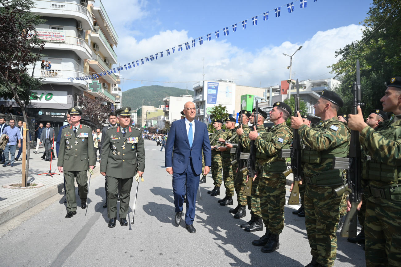 Ένοπλες δυνάμεις: Αναδιάρθρωση και εκσυγχρονισμός του στρατού