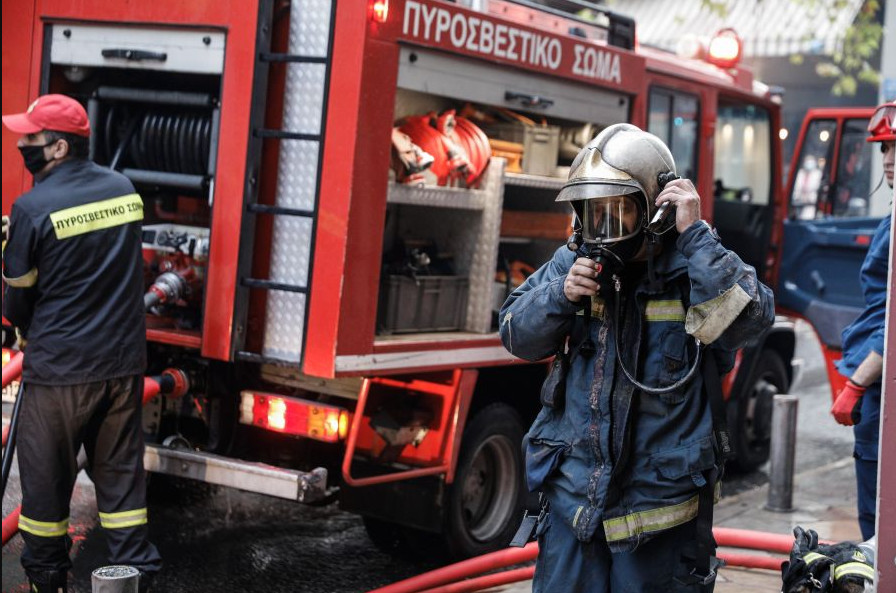 Μεγάλη πυρκαγιά σε χώρο ανακύκλωσης αυτοκινήτων στο Κορωπί: Κινητοποίηση της Πυροσβεστικής