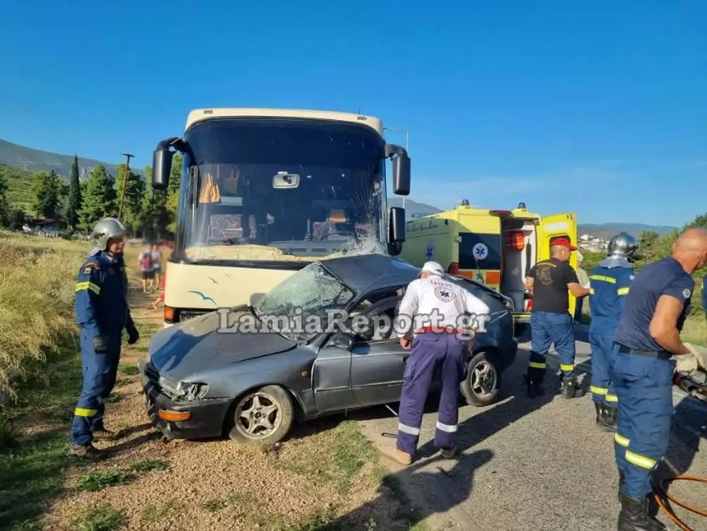 Λαμία: Τροχαίο δυστύχημα με νεκρό οδηγό που «καρφώθηκε» σε λεωφορείο του ΚΤΕΛ