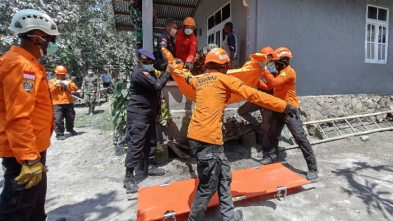 Έκρηξη ηφαιστείου στην Ινδονησία: Επείγουσα απομάκρυνση 16.000 κατοίκων λόγω της ηφαιστειακής δραστηριότητας