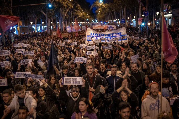 «Η στέγη είναι δικαίωμα, όχι επιχείρηση»: Οι κάτοικοι της Βαρκελώνης στους δρόμους για  χαμηλότερα ενοίκια