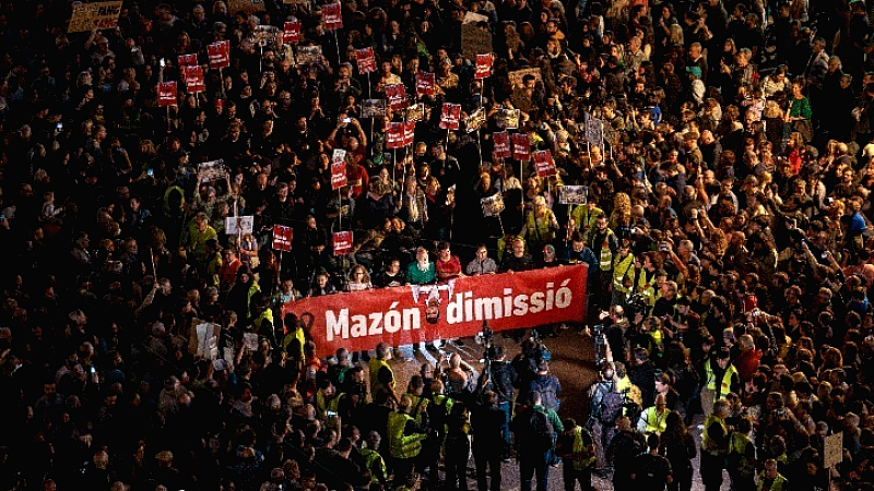 Βαλένθια: Μαζική διαδήλωση εκπαιδευτικών και γονέων για τα κλειστά σχολεία μετά τις πλημμύρες