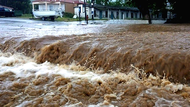 Σφοδρή κακοκαιρία πλήττει Ρόδο και Λήμνο με δύο θανάτους