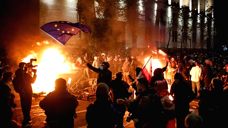 Ανησυχία στην ΕΕ για την απόφαση της Γεωργίας να παγώσει τις ενταξιακές συνομιλίες