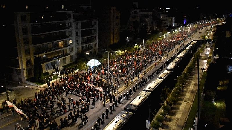 Μαζική πορεία για τα 51 χρόνια από την εξέγερση του Πολυτεχνείου