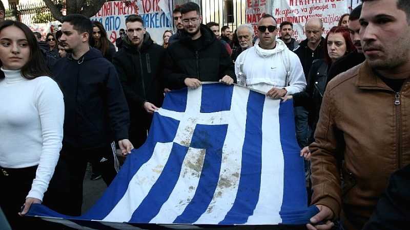 Η πορεία με την αιματοβαμμένη σημαία συνεχίζεται στην επέτειο του Πολυτεχνείου