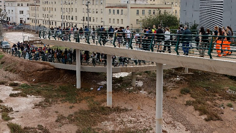 Αυξάνονται οι θάνατοι από τις φονικές πλημμύρες στην Ισπανία, φθάνοντας τους 202