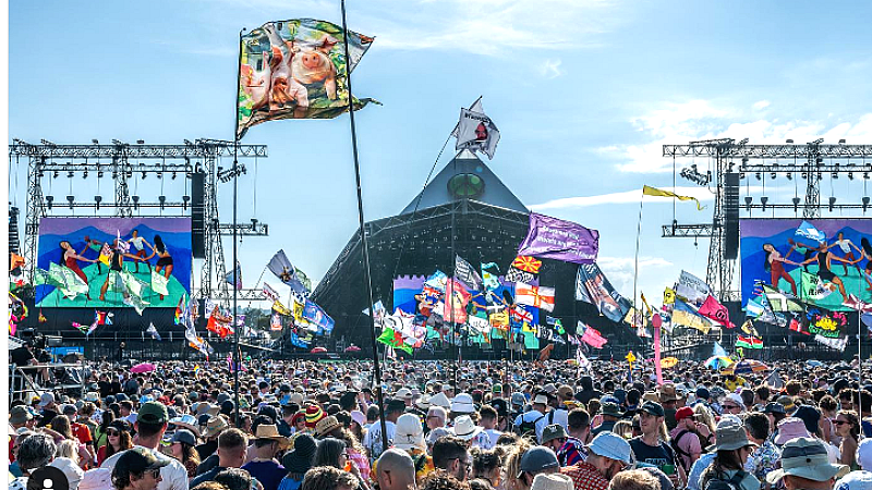 Αναστάτωση για τους φανς: Τα εισιτήρια του Glastonbury 2025 εξαντλήθηκαν σε λιγότερο από μισή ώρα